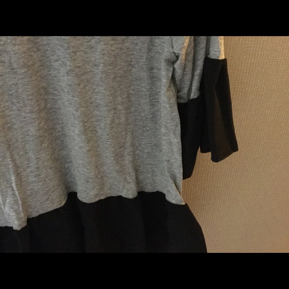COLOR BLOCK TEE WITH RUFFLE ACCENT - Picture 3 of 3